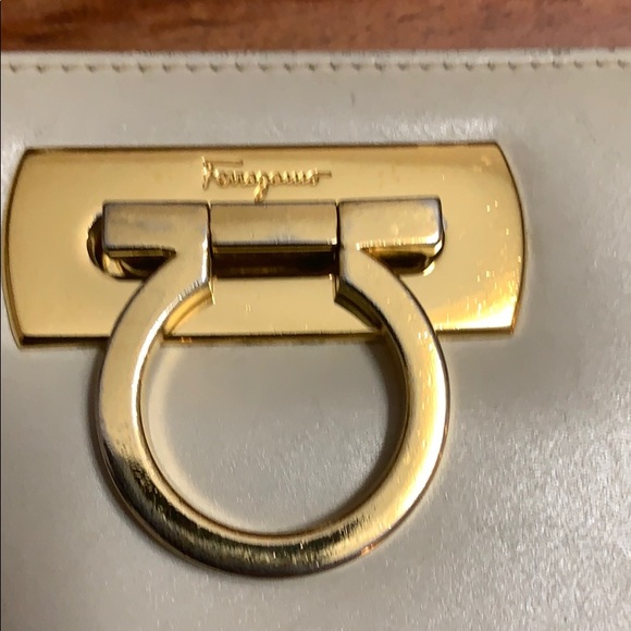 Authentic Ferragamo leather purse - Picture 2 of 7